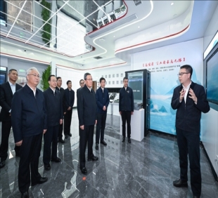 李强在中国电信中国联通中国移动所属企业调研时强调：加力推进前沿新兴领域科技创新 更好培育新质生产力推动高质量发展